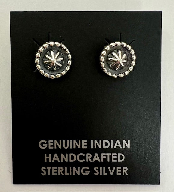 Star stud earrings