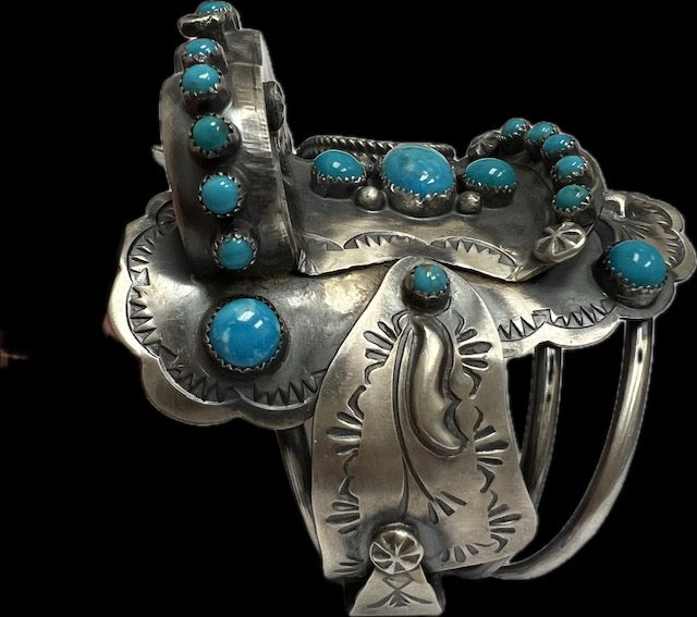 Saddle cuff
