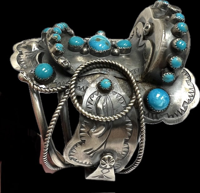 Saddle cuff